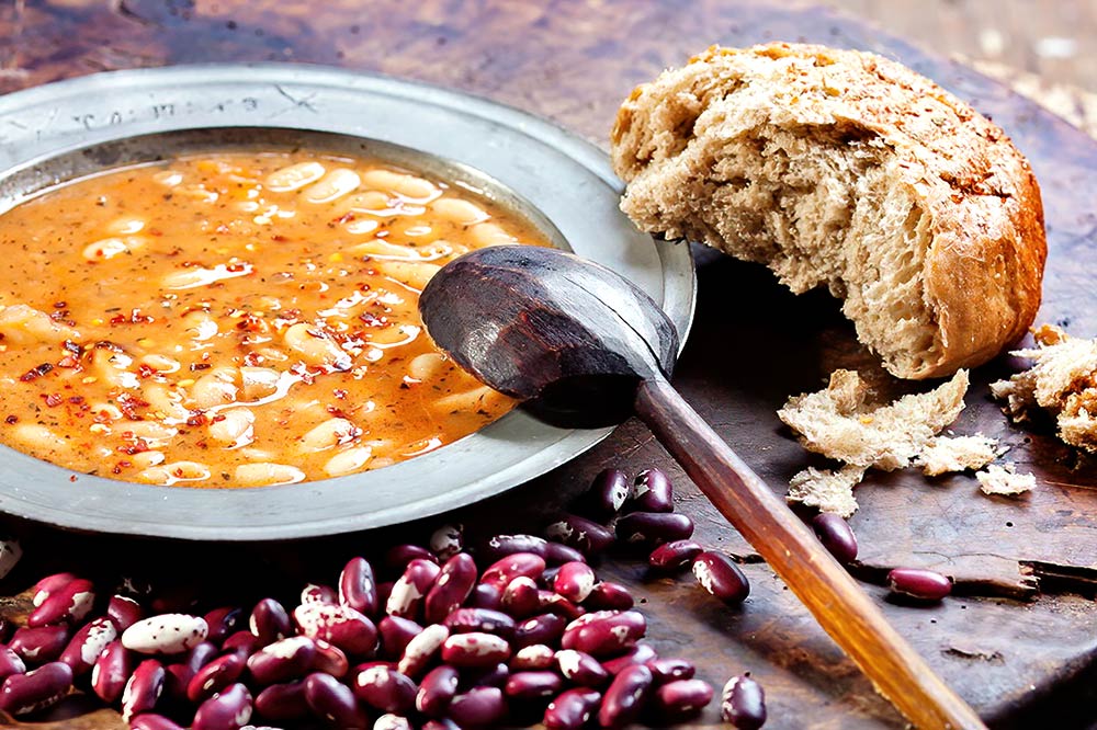 Bob Chorba - White bean stew with bread