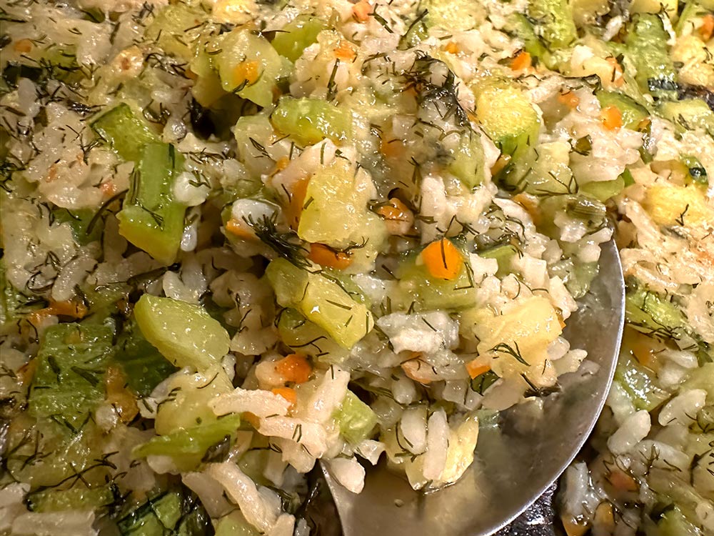 A light and comforting Bulgarian dish combining tender zucchini with flavorful rice, seasoned with fresh herbs.