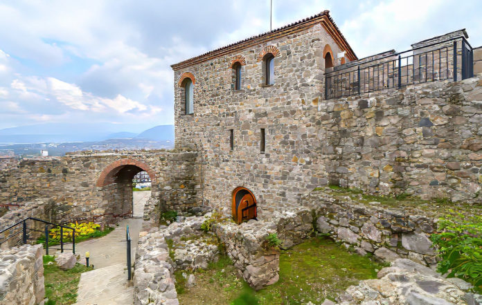 Explore the Peristera Fortress in Peshtera, Bulgaria—a fully restored Byzantine stronghold with Roman roots, panoramic Rhodope views, and centuries of history.