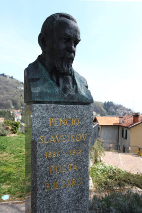 Canon EF 17-40mm f4L USM Pencho Slaveikov Memorial near Como, Italy