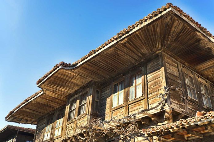 Old traditional wooden house in Zheravna and its wooden roof